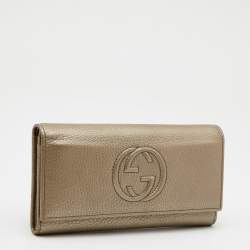 مملوكة مسبقًا محفظة كونتيننتال غوتشي سوهو جلد بيج ميتالك بقلاب 