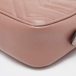 مملوكة مسبقًا حقيبة كاميرا غوتشي جي جي مارمونت جلد بيج مبطن صغيرة