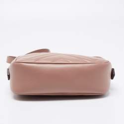 مملوكة مسبقًا حقيبة كاميرا غوتشي جي جي مارمونت جلد بيج مبطن صغيرة