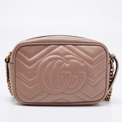 مملوكة مسبقًا حقيبة كاميرا غوتشي جي جي مارمونت جلد بيج مبطن صغيرة