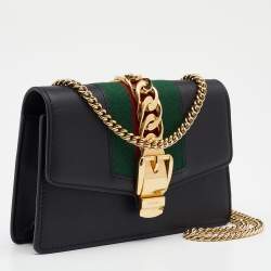 مملوكة مسبقًا حقيبة كتف غوتشي سوبر ميني سيلفي جلد أسود