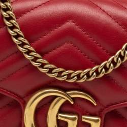 مملوكة مسبقًا محفظة بسلسلة غوتشي جي جي مارمونت جلد ماتيلاس أحمر