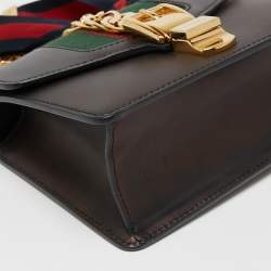 Pre Owned حقيبة كتف غوتشي ميني سيلفي ويب جلد أسود بسلسلة صغيرة 