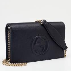 مملوكة مسبقًا Gucci Black Pebbled Leather Soho Wallet On Chain