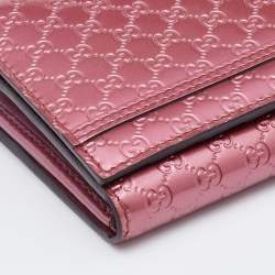 مملوكة مسبقًا Gucci Pink Microguccissima Patent Leather Long Wallet on Chain