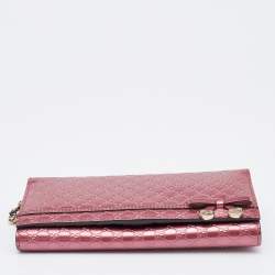 مملوكة مسبقًا Gucci Pink Microguccissima Patent Leather Long Wallet on Chain