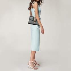 مملوكة مسبقًا Gucci Black Leather Sylvie Shoulder Bag