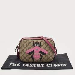 Pre Owned Gucci Old Rose/Beige GG Supreme Canvas and Leather Bee Embellishment Camera Crossbody Bag
