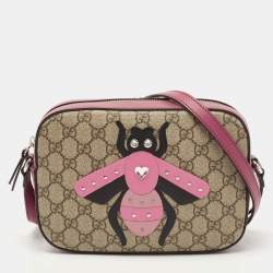 Pre Owned Gucci Old Rose/Beige GG Supreme Canvas and Leather Bee Embellishment Camera Crossbody Bag