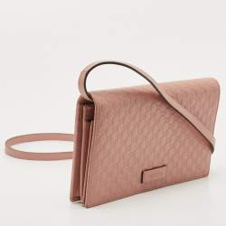 مملوكة مسبقًا حقيبة كروس غوتشي قلاب جلد مايكروغوتشيسيما رصاصي 