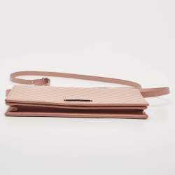 مملوكة مسبقًا حقيبة كروس غوتشي قلاب جلد مايكروغوتشيسيما رصاصي 