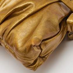 مملوكة مسبقًا Gucci Metallic Gold Patent Leather Large Hysteria Clutch
