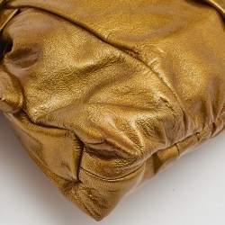 مملوكة مسبقًا Gucci Metallic Gold Patent Leather Large Hysteria Clutch