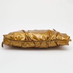 مملوكة مسبقًا Gucci Metallic Gold Patent Leather Large Hysteria Clutch