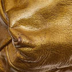 مملوكة مسبقًا Gucci Metallic Gold Patent Leather Large Hysteria Clutch