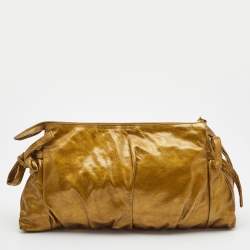 مملوكة مسبقًا Gucci Metallic Gold Patent Leather Large Hysteria Clutch