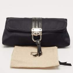 مملوكة مسبقًا Gucci Black Satin Bamboo Croisette Clutch