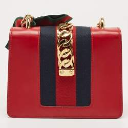 مملوكة مسبقًا Gucci Red Leather Mini Web Chain Sylvie Crossbody Bag