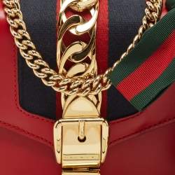 مملوكة مسبقًا Gucci Red Leather Mini Web Chain Sylvie Crossbody Bag