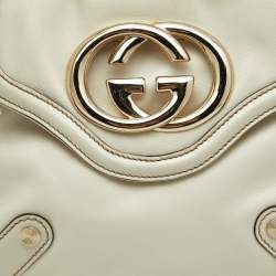 Pre Owned Gucci Off White Leather Small Britt Tassel Hobo