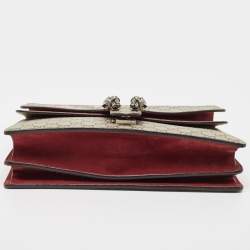 مملوكة مسبقًا حقيبة كتف غوتشي ديونسيوس سويدي وكانفاس سوبريم جي جي أحمر داكن/ بيج مزين بزهور متوسطة 