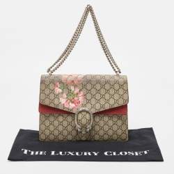 مملوكة مسبقًا حقيبة كتف غوتشي ديونسيوس سويدي وكانفاس سوبريم جي جي أحمر داكن/ بيج مزين بزهور متوسطة 