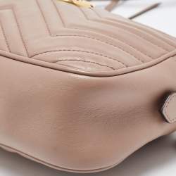 Pre Owned حقيبة كاميرا كروس غوتشي جي جي مارمونت جلد بيج ماتيلاس صغيرة