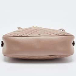 Pre Owned حقيبة كاميرا كروس غوتشي جي جي مارمونت جلد بيج ماتيلاس صغيرة