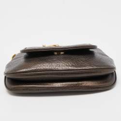 مملوكة مسبقًا حقيبة كروس غوتشي 1973 بسلسلة جلد أخضر داكن صغيرة