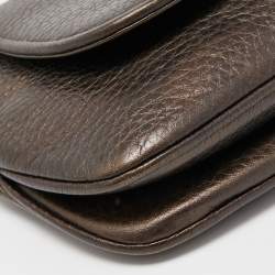 مملوكة مسبقًا حقيبة كروس غوتشي 1973 بسلسلة جلد أخضر داكن صغيرة