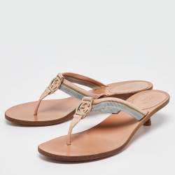مملوكة مسبقًا Gucci Beige Canvas GG Striped Thong Sandals Size 39