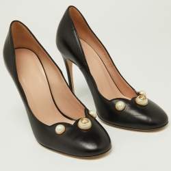 Pre Owned Gucci Black Scalloped Leather Pearl Embellished Pumps Size 37.5