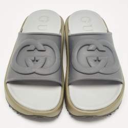 مملوكة مسبقًا Gucci Grey Rubber GG Flat Sandals Size 39
