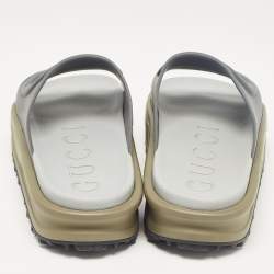 مملوكة مسبقًا Gucci Grey Rubber GG Flat Sandals Size 39