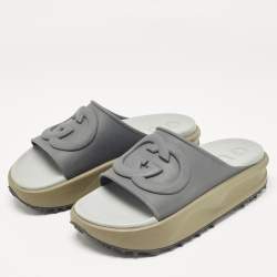 مملوكة مسبقًا Gucci Grey Rubber GG Flat Sandals Size 39