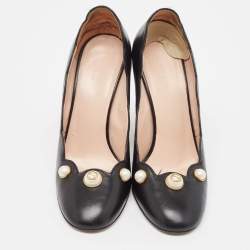 Pre Owned Gucci Black Leather Pumps 38