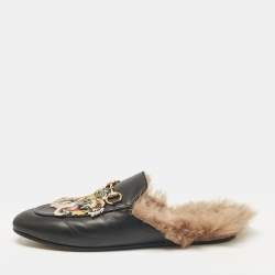 مملوكة مسبقًا Gucci Black Leather and Fur Tiger Embroidered Princetown Mules Size 39