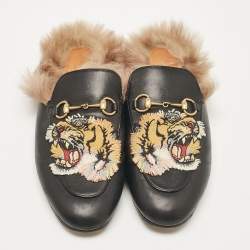 مملوكة مسبقًا Gucci Black Leather and Fur Tiger Embroidered Princetown Mules Size 39