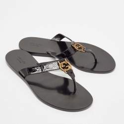 مملوكة مسبقًا Gucci Black Microguccissima Patent Leather Interlocking G Thong Flats Size 38.5