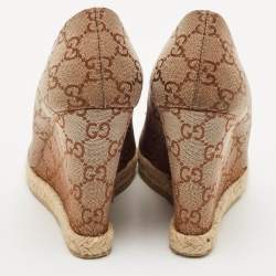 Gucci Beige GG Canvas Charlotte Horsebit Wedge Peep Toe Espadrille Pumps Size 36.5
