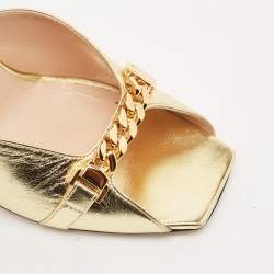 مملوكة مسبقًا Gucci Gold Leather Chain Detail Sylvie Sandals Size 41