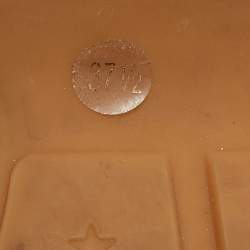 مملوكة مسبقًا Gucci Cream Leather Glitter Logo Rhyton Sneakers Size 37.5