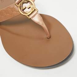 Gucci Metallic Beige Microguccissima Leather Thong Flats Size 39.5