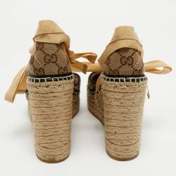 Pre Owned حذاء جوتشي كعب عالي إسبرادريل منصة ساق مربوط قماش GG بني/بيج مقاس 39