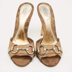 مملوكة مسبقًا صندل غوتشي قماش GG سوبرين ذهبي بتفصيل حدوة الحصان مقدمة مفتوحة مقاس 39