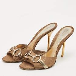 مملوكة مسبقًا صندل غوتشي قماش GG سوبرين ذهبي بتفصيل حدوة الحصان مقدمة مفتوحة مقاس 39