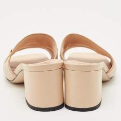 مملوكة مسبقًا صندل سلايد غوتشي زومي جلد بيج مقاس 38.5