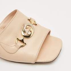 مملوكة مسبقًا صندل سلايد غوتشي زومي جلد بيج مقاس 38.5