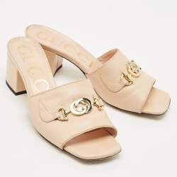 مملوكة مسبقًا صندل سلايد غوتشي زومي جلد بيج مقاس 38.5