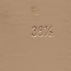 Pre Owned Gucci Off White Leather Princetown Flat Mules Size 38.5